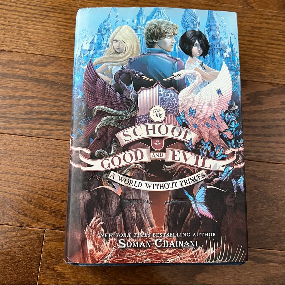 /Teen Book/ The School for the Good and Evil: A World Without Princes (Book 1)